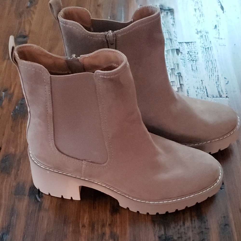 Universal Thread Women's Chunky Tan Faux Suede Ankle Boots Size 9 NEW